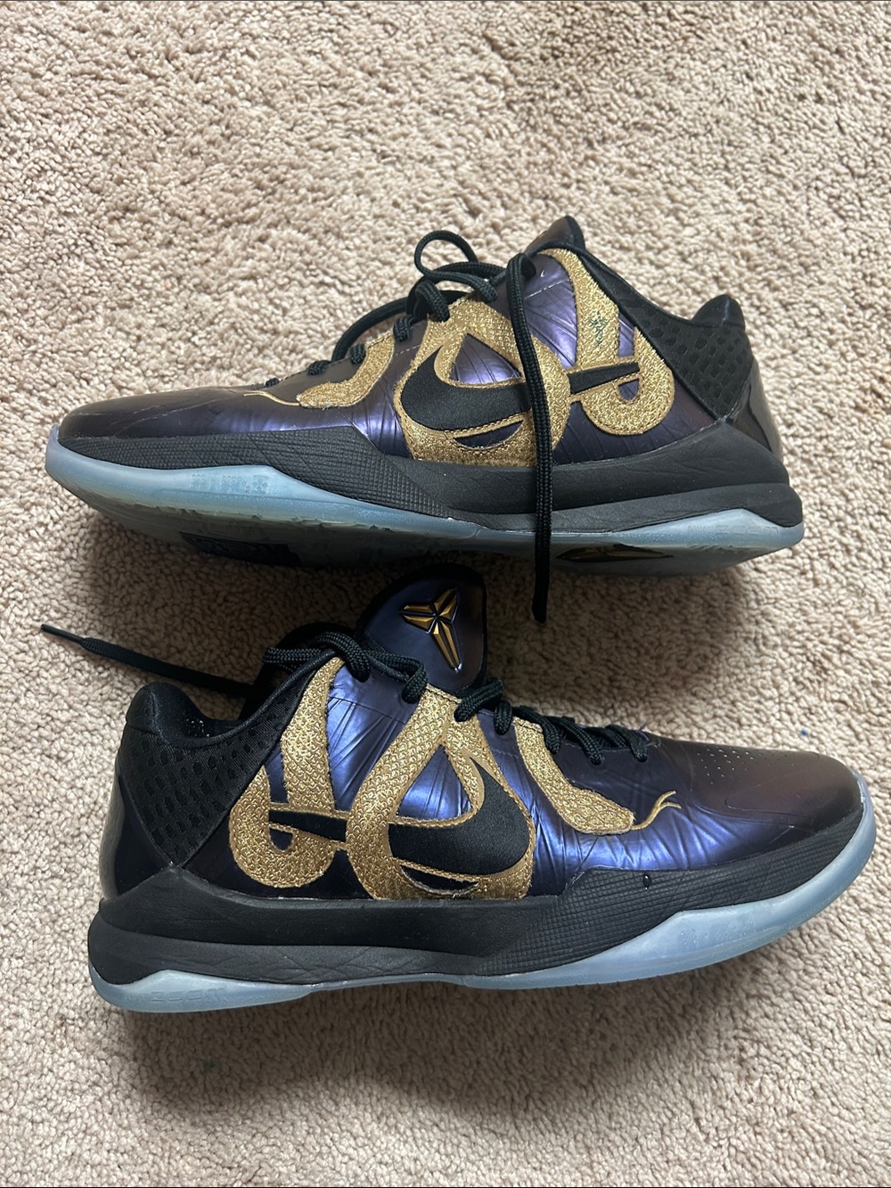 Nike
Zoom Kobe 5 Protro "Eggplant - Eggplant/Black/Metallic Gold" sneakers 9